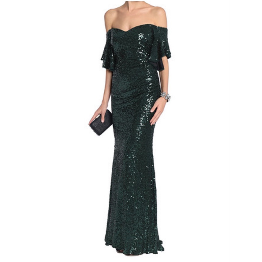 BADGLEY MISCHKA
Off-the-shoulder sequined gown